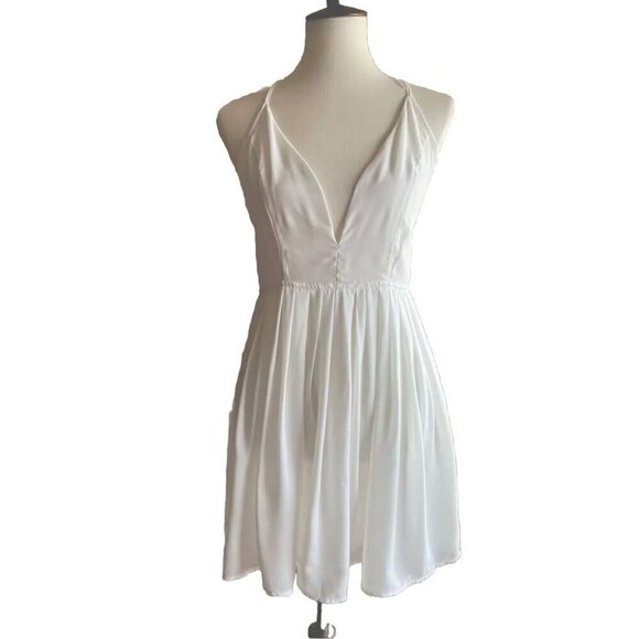Lioness Dresses & Skirts - Lioness Nasty Gal Women's White Pleated Strappy Plunging Mini Dress Size M